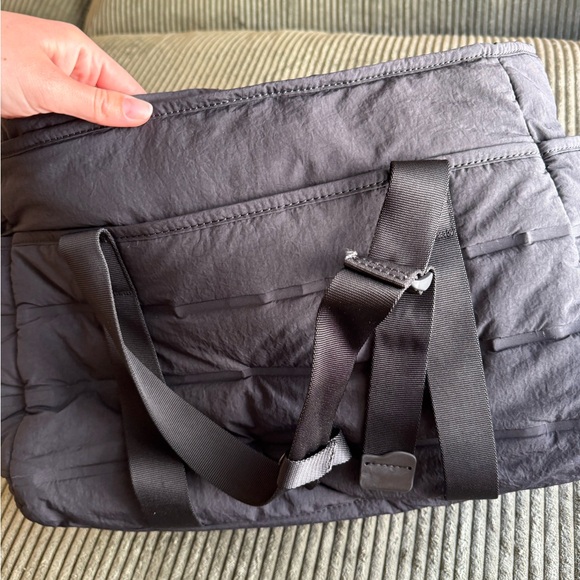Lululemon Dash All Day Duffel - Picture 5 of 5